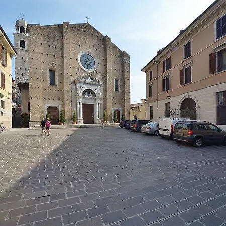 דירה Antico Palazzo Signorile סאלו